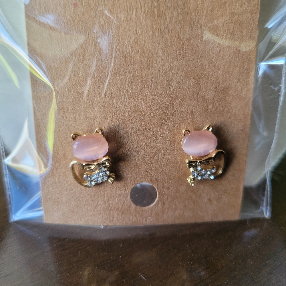 ✨️ Pink Opal Rhinestone Gold Cat Earrings ✨️ - Picture 7 of 10